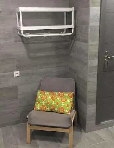 Apartamento B, A 3 Minutos De La Estacion Central De Bus Y Tren